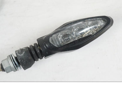 Snett nerifrån på Blinkers LED från en Husqvarna 701 SUPERMOTO ABS -2016 motorcykel.