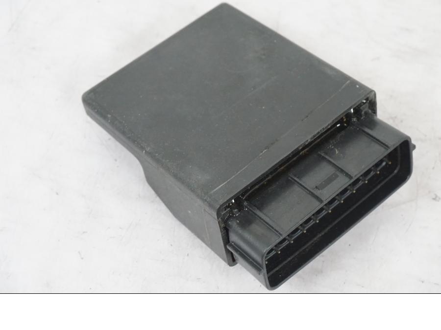 Vänster sida på CDI / ECU från en Honda NT 650 V -2002 motorcykel.