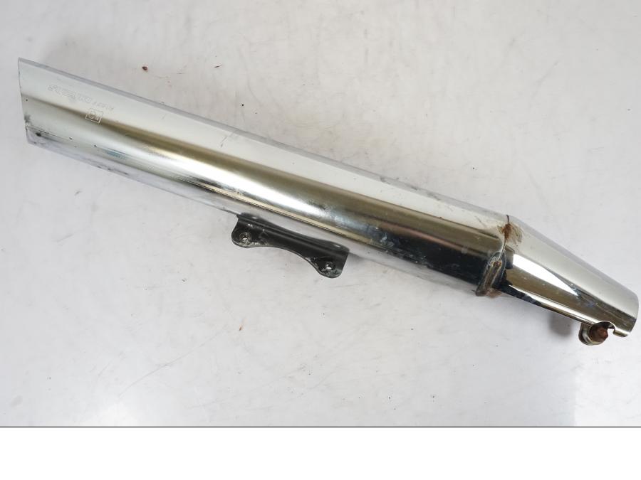 Framsidan på Ljuddämpare från en Suzuki VL 800 -2002 motorcykel.