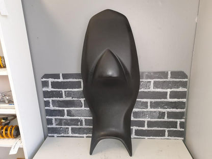 Framsidan på Sadel från en BMW F 800 S -2010 motorcykel.