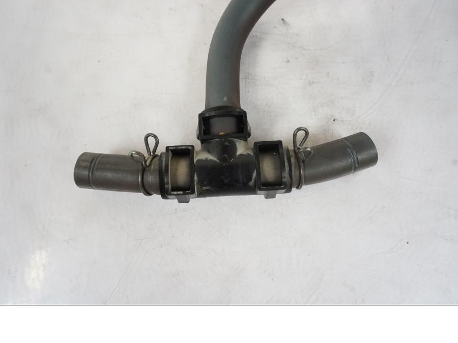 Snett nerifrån på Second Air från en Honda VFR 1200 -2010 motorcykel.