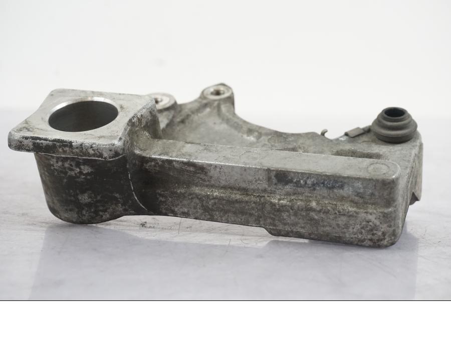 Baksidan på Bromsoksfäste från en Suzuki GSF 1250 -2010 motorcykel.