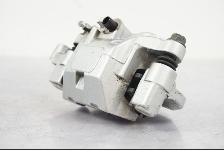 Vänster sida på Bromsok från en Yamaha XVS 1100 -2004 motorcykel.