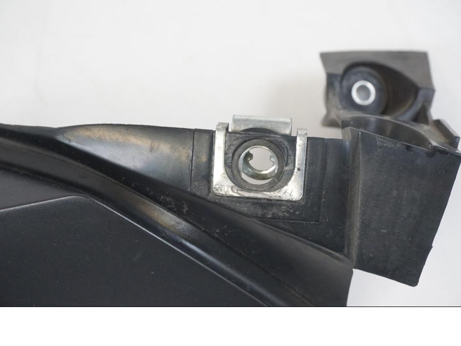 Snett uppifrån på Sidkåpa från en Yamaha YZF 1000 R1 -2006 motorcykel.