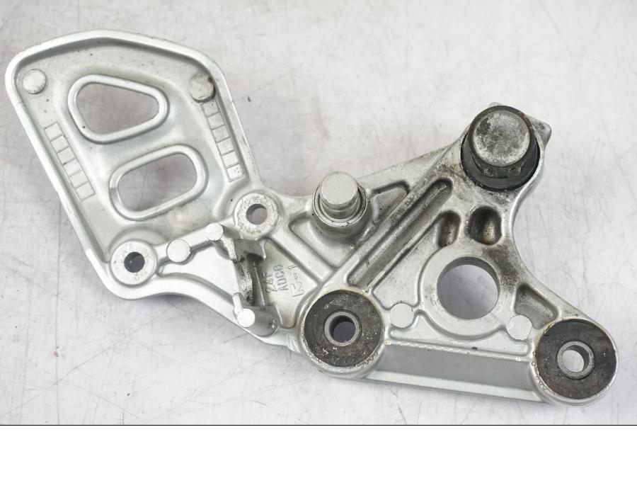 Extrabild2 på Fotpinnefäste från en Suzuki GSX 1300 RX -1999 motorcykel.