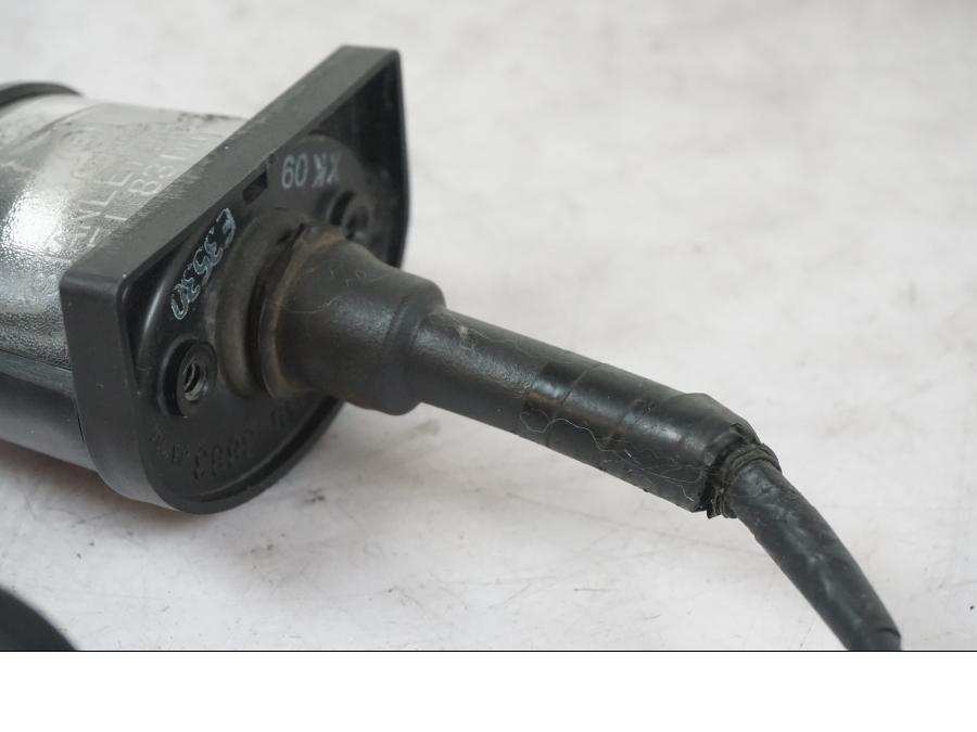 Vänster sida på Skyltbelysning från en Kawasaki ZZ-R 1400 -2009 motorcykel.