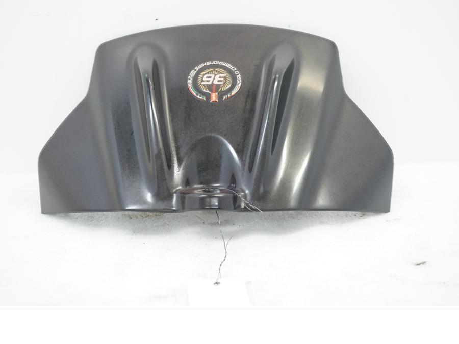 Framsidan på Bensintankskåpa från en Aprilia RSV 1000 -2010 motorcykel.