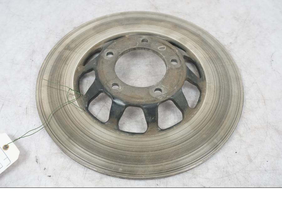 Höger sida på Bromsskiva från en Honda CX 500 -1982 motorcykel.