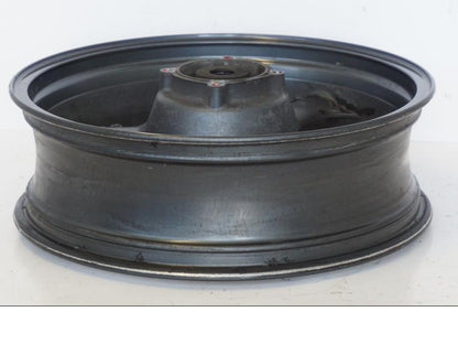 Höger sida på Fälg från en Kawasaki ZR-7 -2001 motorcykel.