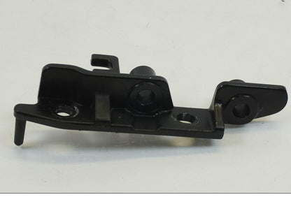 Framsidan på Fotplattefäste från en Yamaha XVS 1100 -2003 motorcykel.