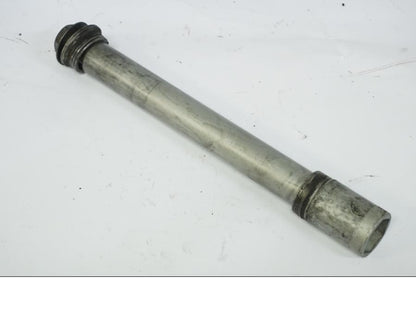 Höger sida på Axel från en Honda CBR 900 RR -2002 motorcykel.