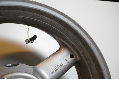 Höger sida på Fälg från en Triumph TT 600 -2001 motorcykel.