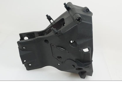 Baksidan på Toppkåpstag från en KTM 1290 Super Adventure -2015 motorcykel.