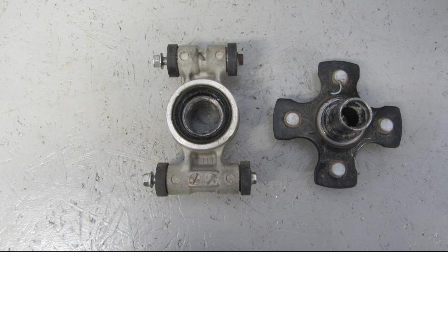 Höger sida på Spindel från en Suzuki LTA 750 XP E -2009 motorcykel.