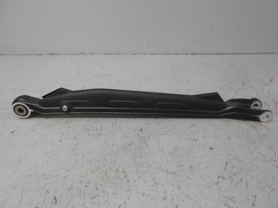 Framsidan på Parallellstag från en BMW R 1200 GSA -2018 motorcykel.