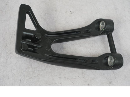 Snett uppifrån på Fotpinnefäste från en Yamaha Tenere 700 -2022 motorcykel.