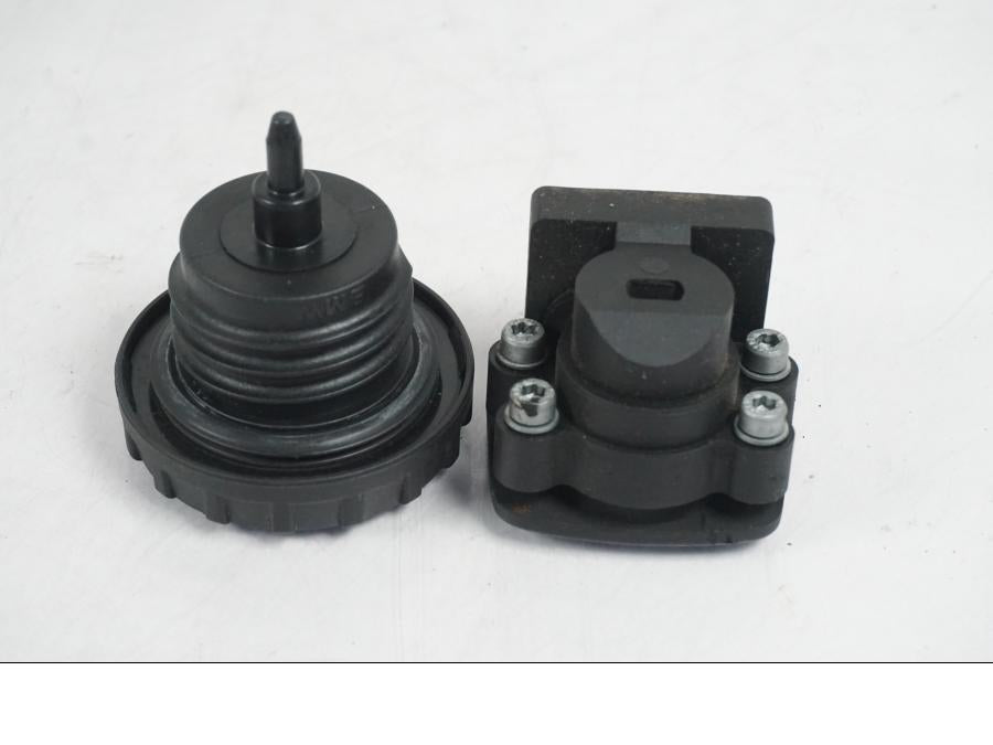 Höger sida på Låssats från en BMW K 1200 LT -2004 motorcykel.