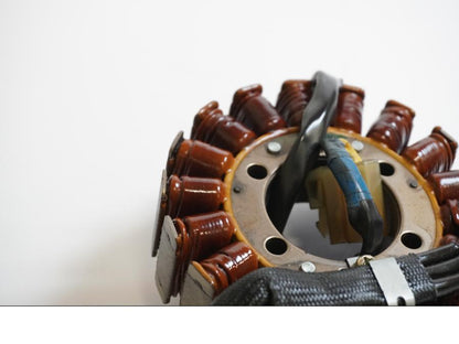 Baksidan på Generator från en Honda CBR 1100 XX -1998 motorcykel.