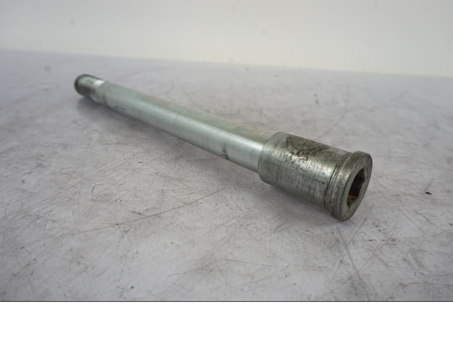 Framsidan på Axel från en Kawasaki ER-6F -2010 motorcykel.