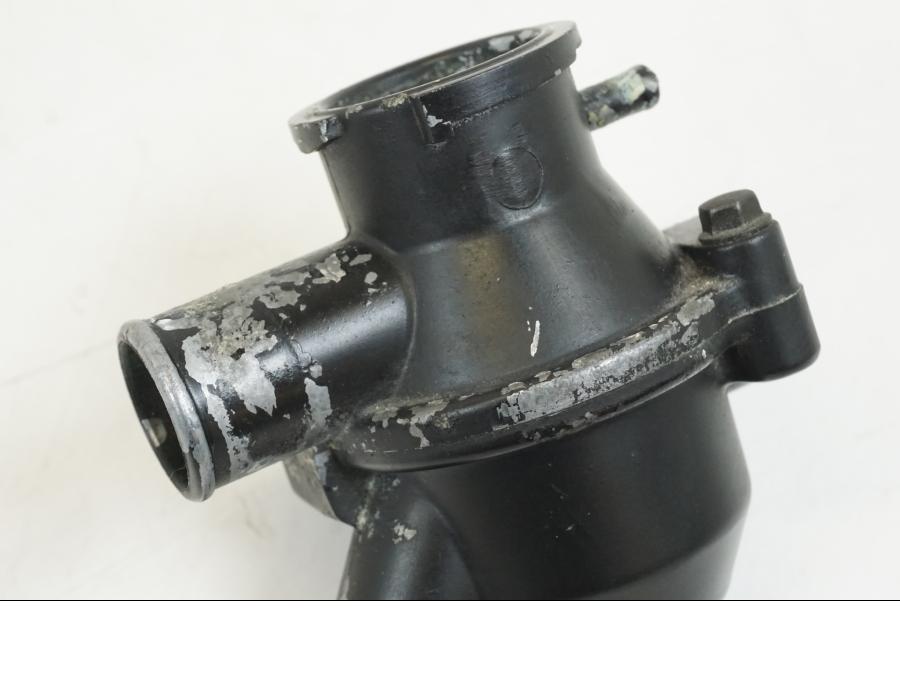 Baksidan på Vattenkyltermostat från en Kawasaki VN 800 -2000 motorcykel.