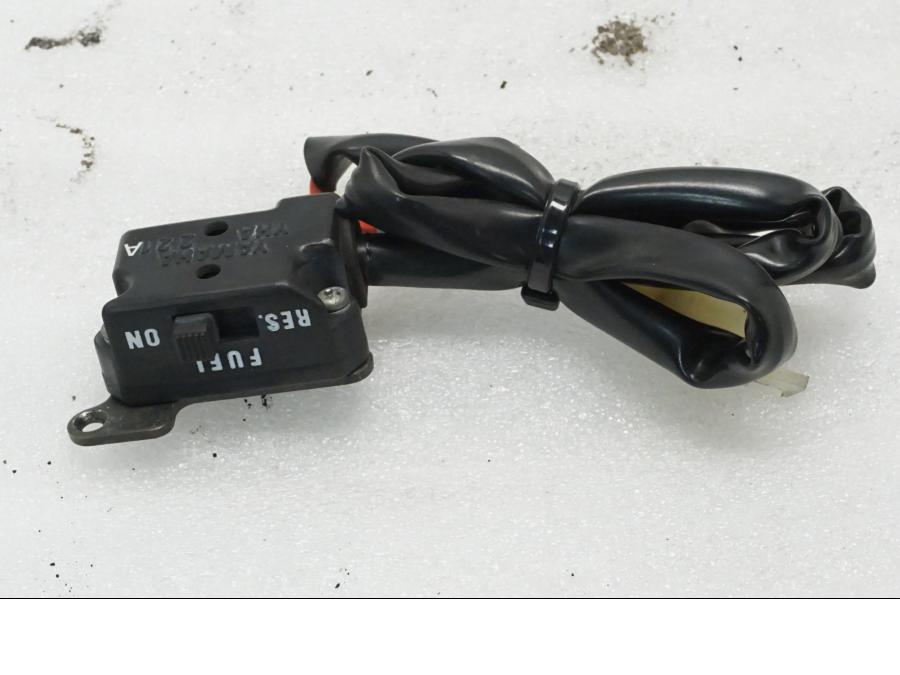 Framsidan på Bensinreservkontakt från en Yamaha XV 535 -1996 motorcykel.