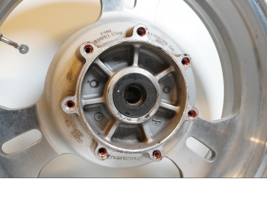 Extrabild1 på Fälg från en Kawasaki VN 1500 Mean Streak -2002 motorcykel.