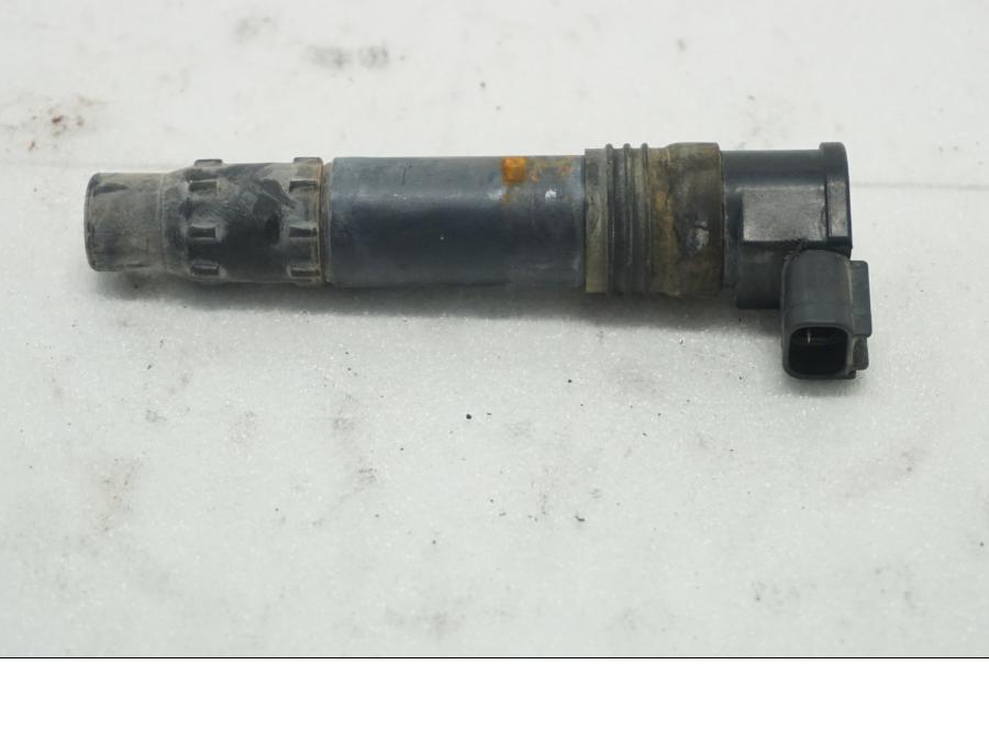 Framsidan på Tändspole från en Kawasaki Versys 650 -2008 motorcykel.