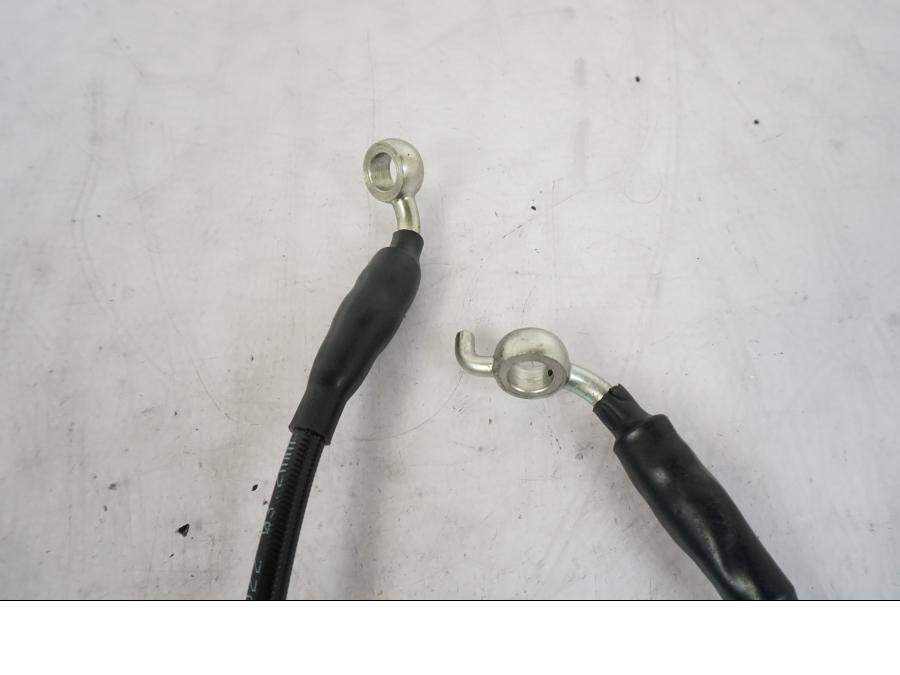 Höger sida på Bromsledning från en H-D Softail Sport Glide FLSB -2022 motorcykel.