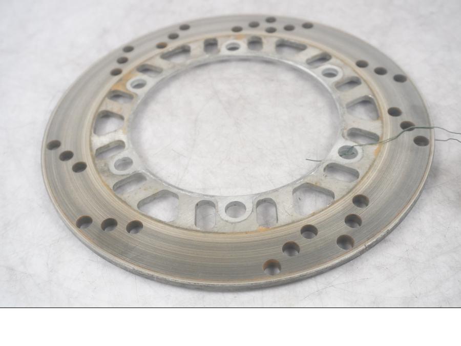 Framsidan på Bromsskiva från en Kawasaki GPZ 600 -1993 motorcykel.