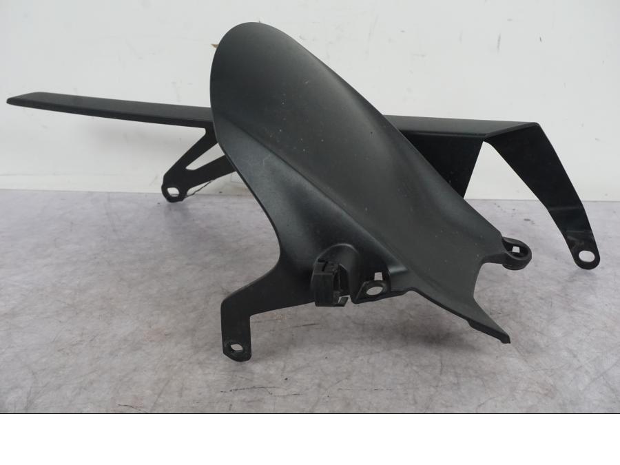 Snett nerifrån på Svingskärm från en Yamaha MT-09 -2024 motorcykel.