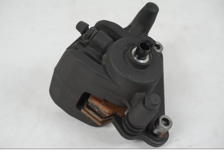 Framsidan på Bromsok från en Kawasaki Z 750 -2006 motorcykel.