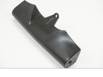 Baksidan på Blinkersfäste från en Suzuki VL 1500 -1999 motorcykel.