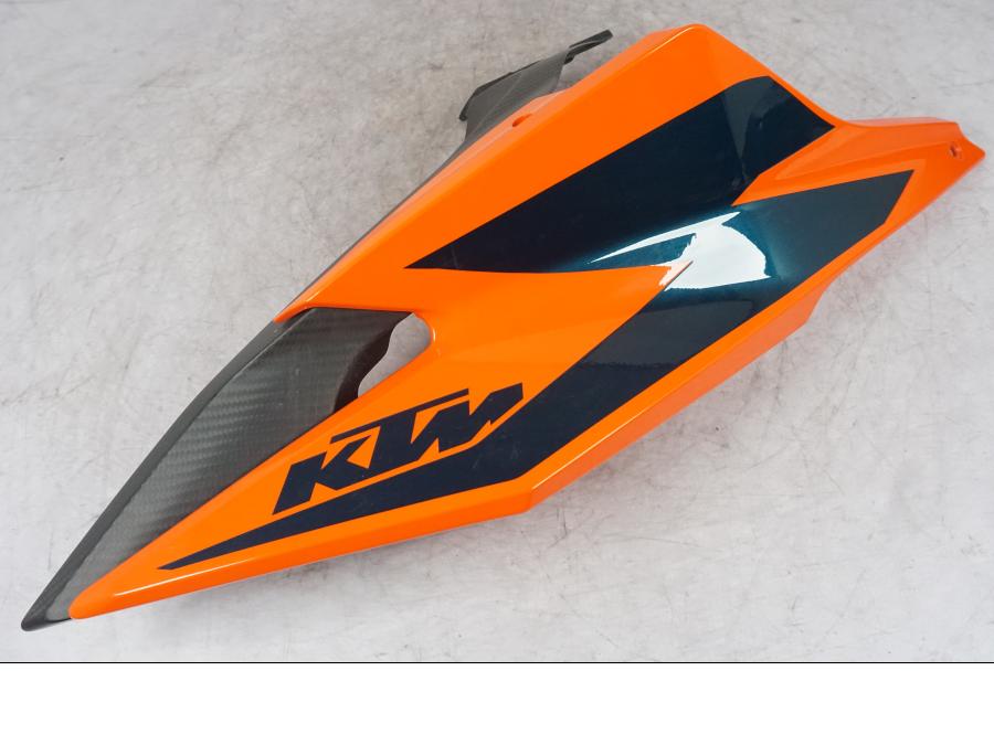 Framsidan på Bensintankskåpa från en KTM 1290 Super Duke R -2021 motorcykel.