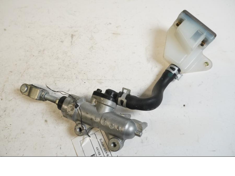 Framsidan på Bromshuvudcylinder från en Suzuki GSX-R 1000 -2003 motorcykel.