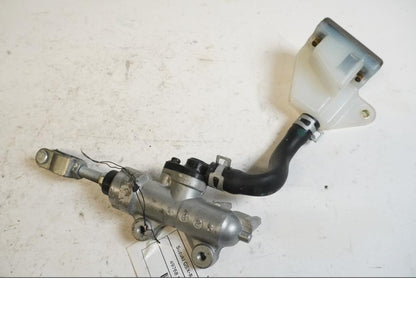 Framsidan på Bromshuvudcylinder från en Suzuki GSX-R 1000 -2003 motorcykel.