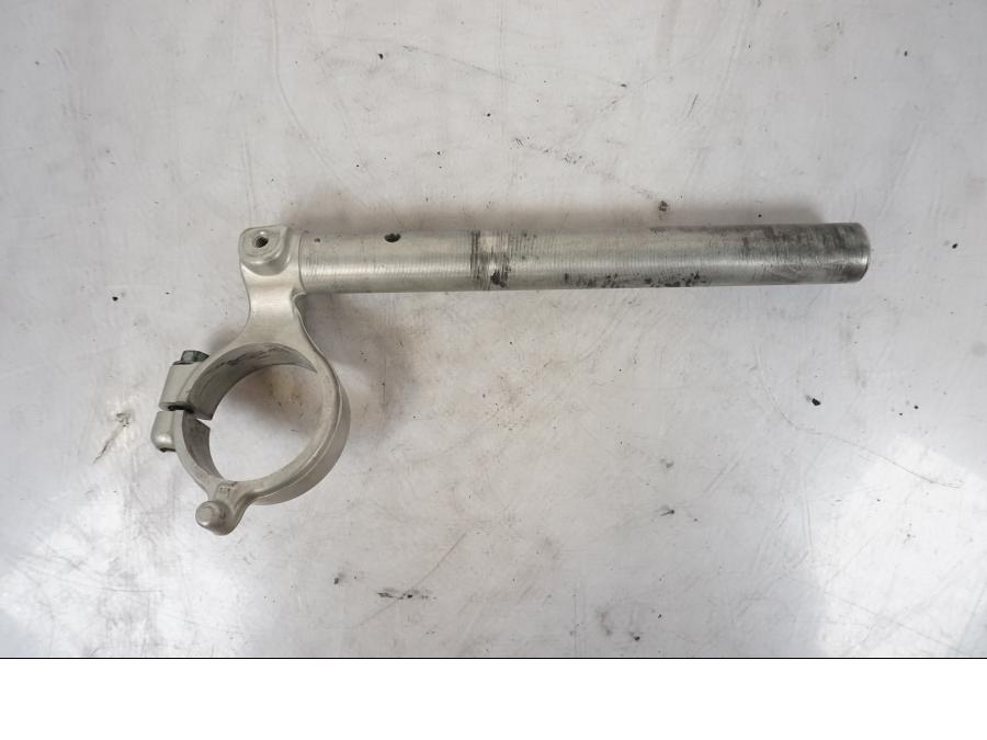 Framsidan på Styre från en Suzuki GSX-R 1000 -2005 motorcykel.