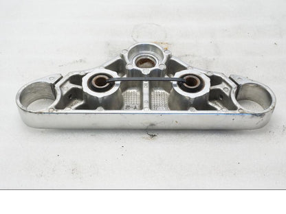 Baksidan på Gaffelkrona från en Yamaha XVS 650 -1999 motorcykel.