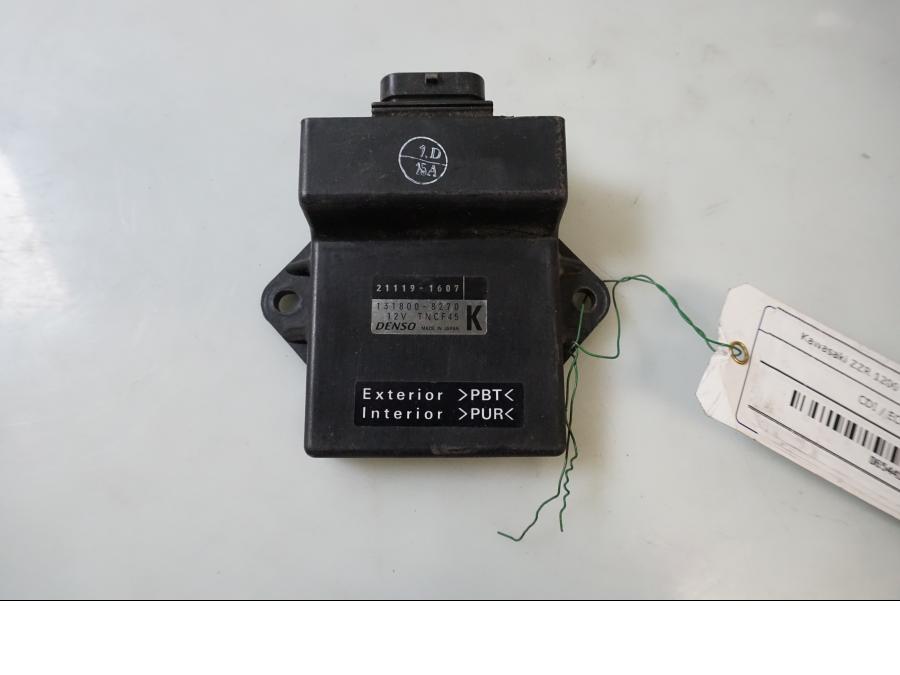 Framsidan på CDI / ECU från en Kawasaki ZZR 1200 -2002 motorcykel.