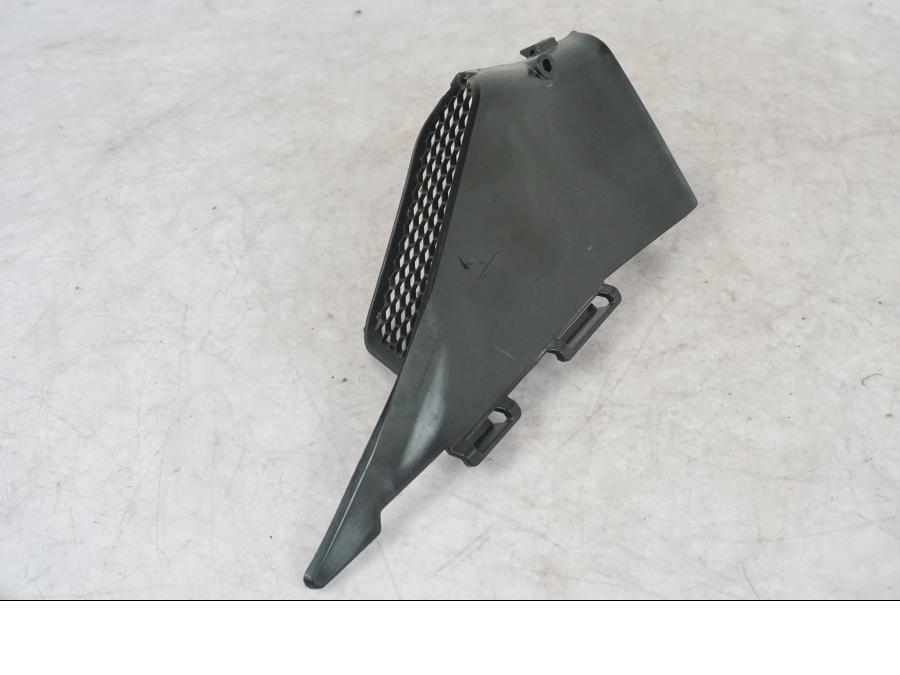 Framsidan på Luftinsug front från en KTM 1290 Super Adventure S -2022 motorcykel.