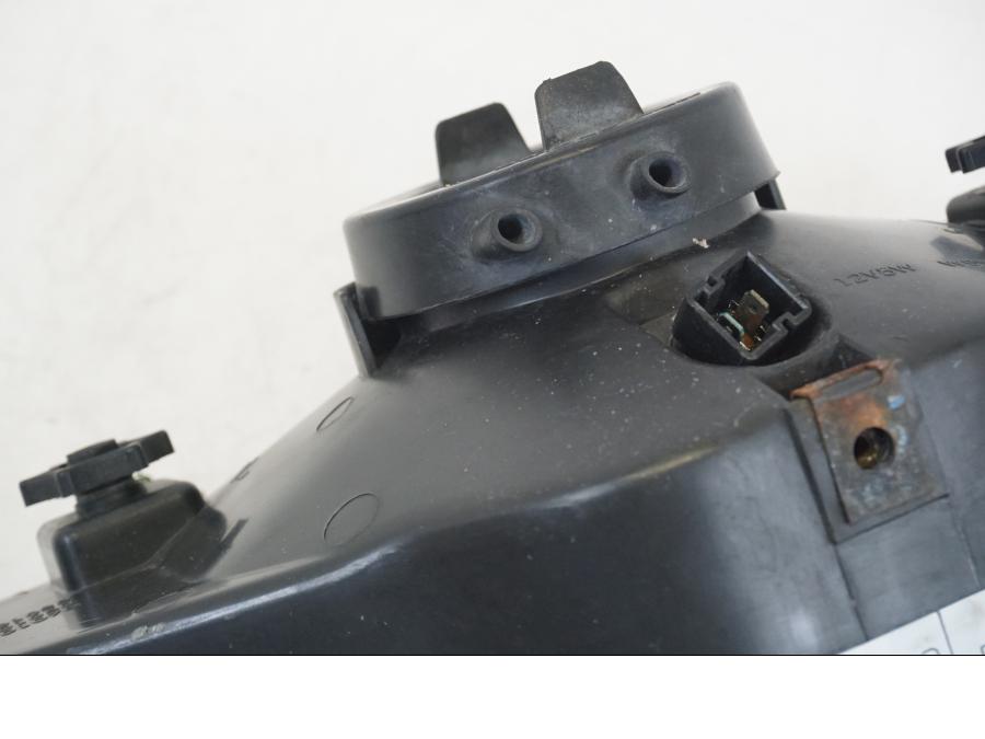 Snett nerifrån på Strålkastare från en Triumph TT 600 -2002 motorcykel.