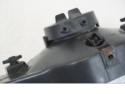 Snett nerifrån på Strålkastare från en Triumph TT 600 -2002 motorcykel.