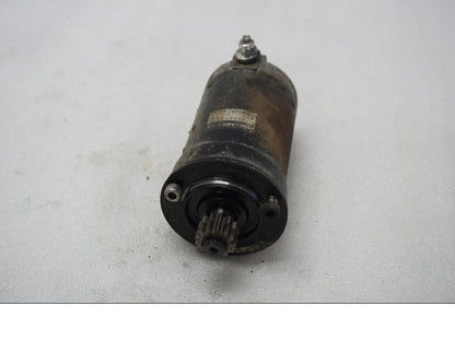 Baksidan på Startmotor från en Ducati Monster 696 -2010 motorcykel.