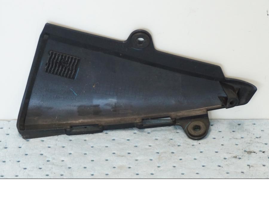 Vänster sida på Bensintankskåpa från en Suzuki GSX 1300 BK -2008 motorcykel.