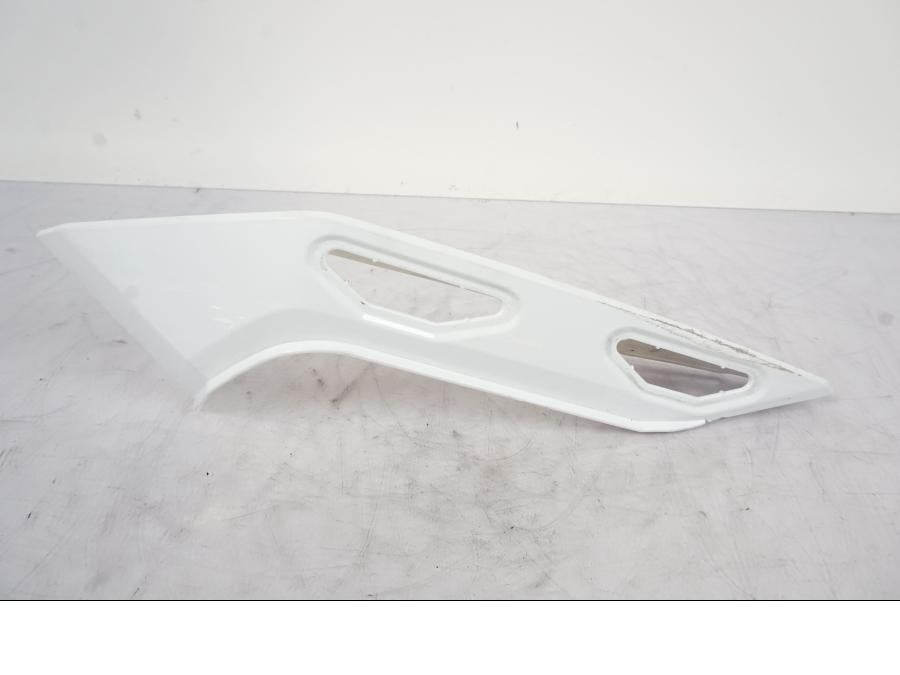 Höger sida på Bakvinge från en KTM 1290 Super Duke -2019 motorcykel.