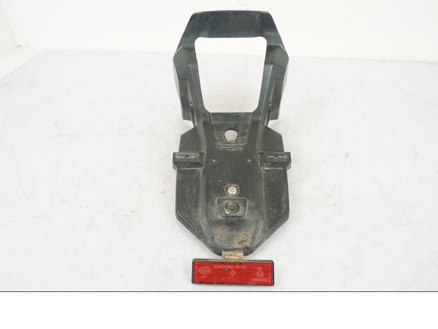 Baksidan på Skylthållare från en Triumph Tiger Explorer -2013 motorcykel.