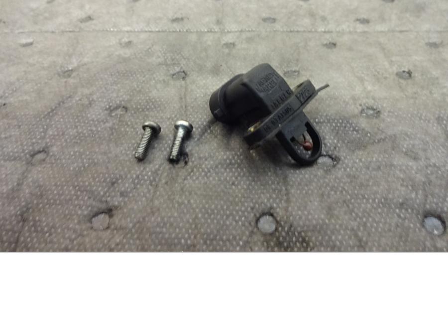 Framsidan på Temperatursensor från en H-D Touring Road King Custom FLHRSI -2004 motorcykel.