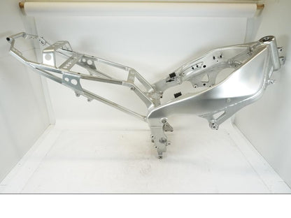 Framsidan på Ram från en Yamaha YZF 1000 R1 -2001 motorcykel.