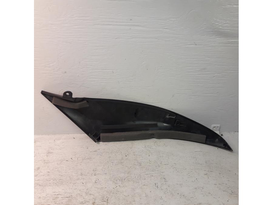 Baksidan på Bensintankskåpa från en Yamaha YZF R6 -2006 motorcykel.