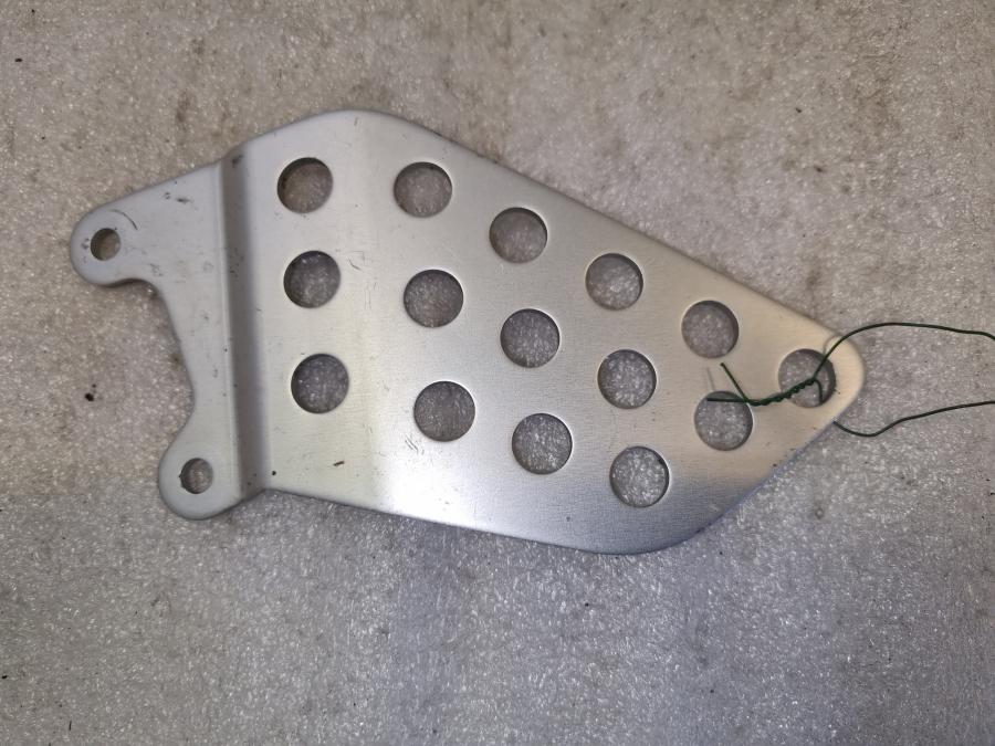 Framsidan på Fotpinnehälskydd från en Honda CBR 1000 RR -2004 motorcykel.