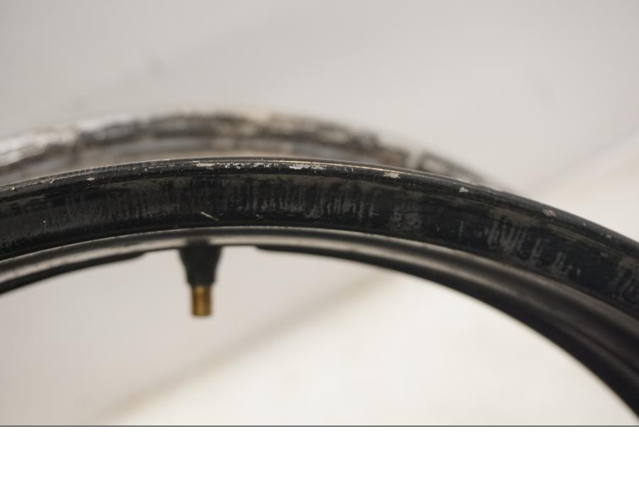 Extrabild2 på Fälg från en Honda CBR 1100 XX -1998 motorcykel.